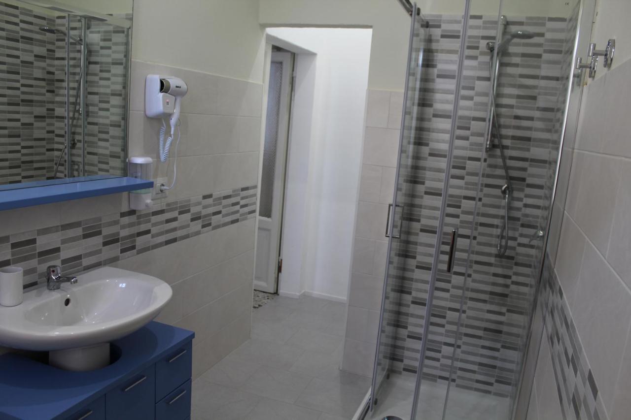 B&B Red House Garlate Bagian luar foto