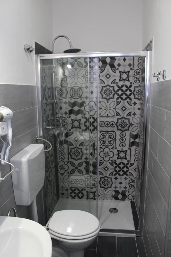 B&B Red House Garlate Bagian luar foto