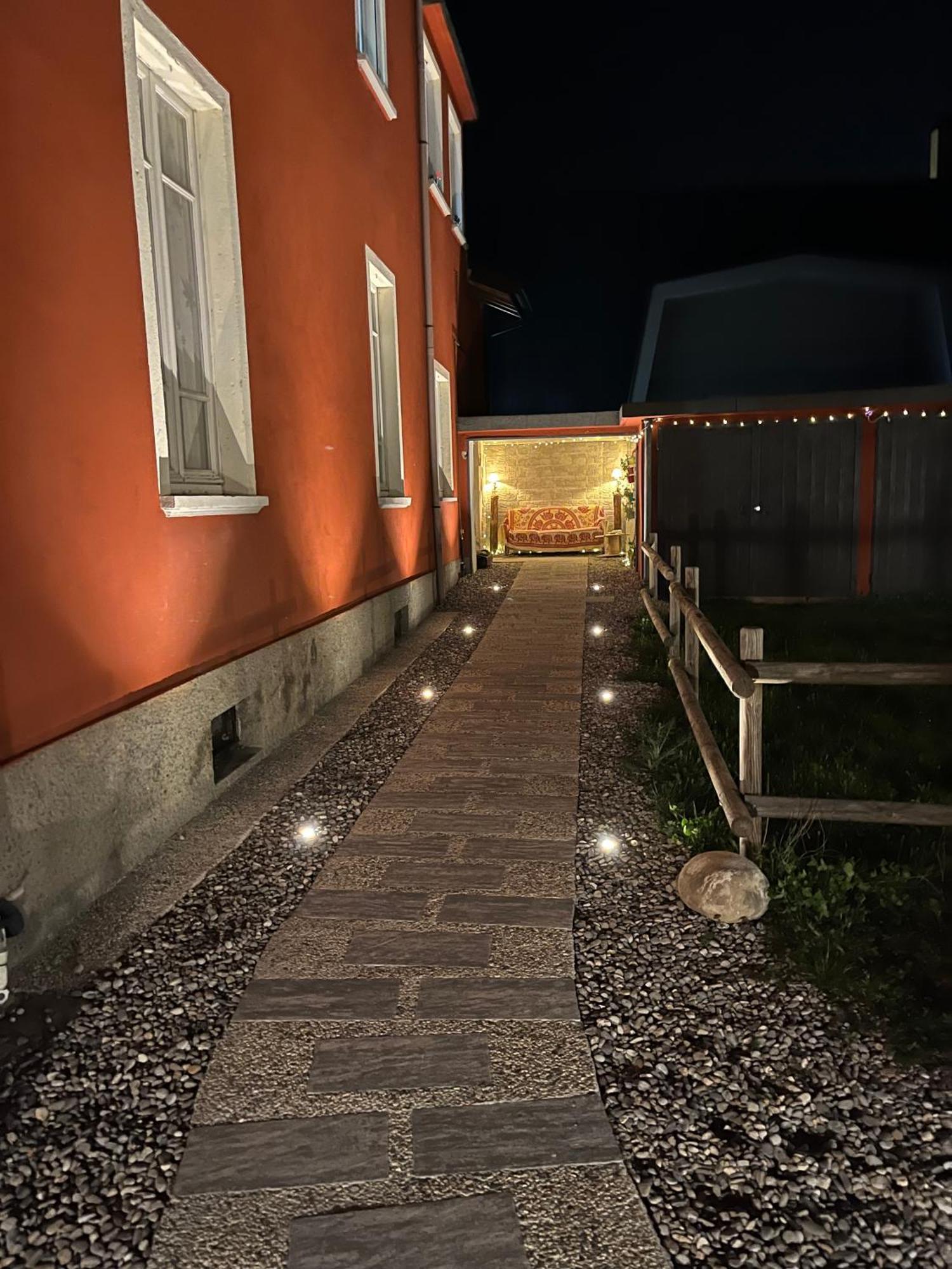 B&B Red House Garlate Bagian luar foto